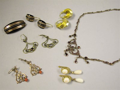 Lot 318 - Group of Assorted Jewelry