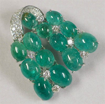Lot 421 - Emerald and Diamond Pin
