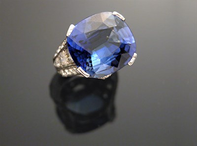 Lot 430 - Diamond and Blue Stone Ring