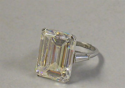 Lot 499 - Large Synthetic Stone Ring