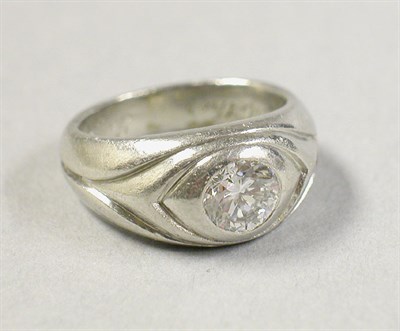 Lot 637 - Gentleman's Diamond Ring