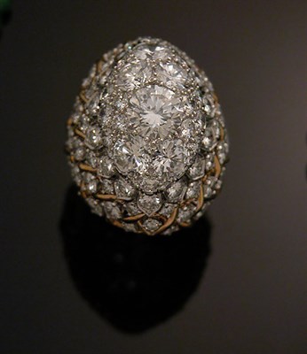 Lot 596 - Diamond Dome Ring