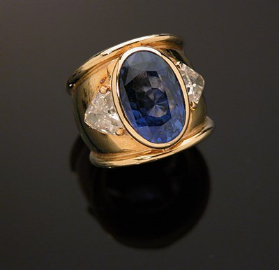 Lot 600 - Diamond and Sapphire Ring