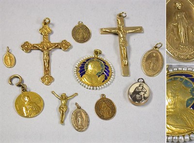 Lot 262 - Group of Assorted Religious Medals