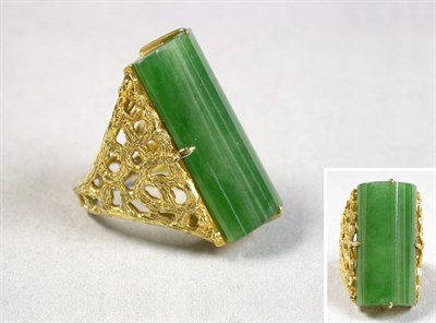 Lot 467 - Domed Jade Ring