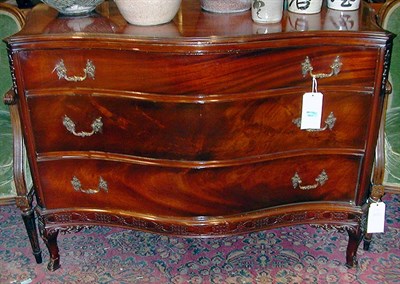 Lot 522 - Georgian Style Mahogany Serpentine Commode