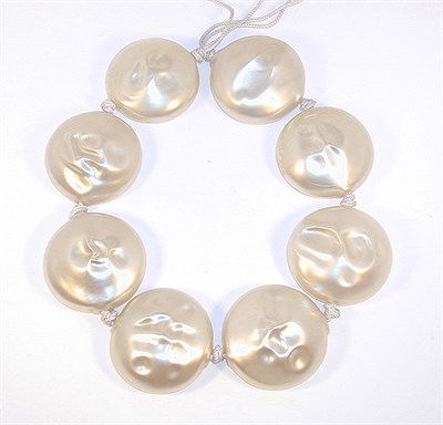 Lot 3322 - Lagerfeld Oversize Faux Pearl Collar Ugo...