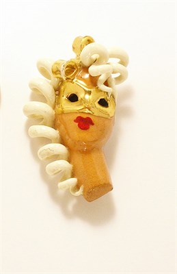 Lot 3084 - Capa de Oro Ceramic Face Brooch USA, circa...