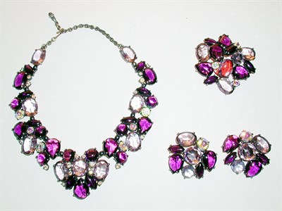 Lot 3134 - Schiaparelli Parure of Necklace, Pin and...