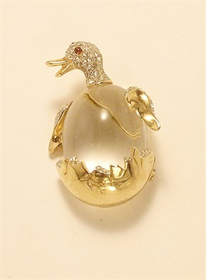 Lot 3112 - Trifari Duck in Egg Brooch USA, 1943 Gilt...