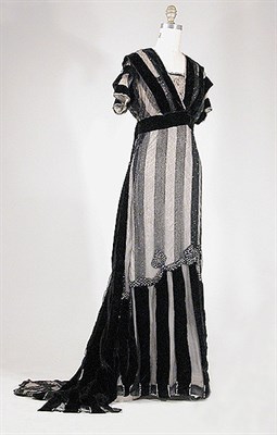 Lot 3407 - Worth Black Embroidered Tulle Evening Dress...