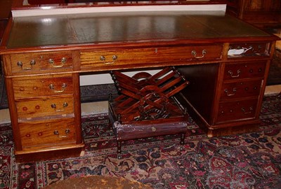 Lot 538 - Victorian Mahogany Pedestal Desk