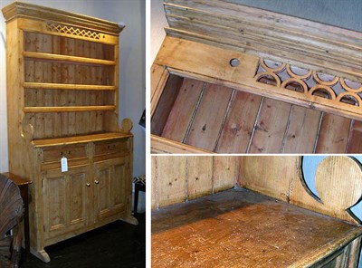 Lot 3286 - Georgian Style Pine Hutch The upper section...