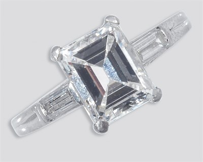 Lot 475 - Diamond Ring