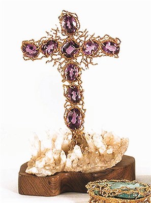 Lot 144A - Gold and Stone Cross 18 kt. yellow gold, set...