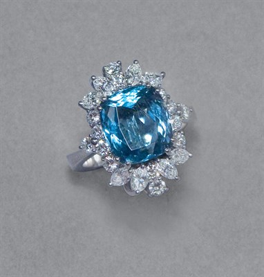 Lot 132 - Aquamarine & Diamond Ring