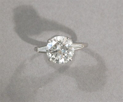 Lot 515 - Diamond Ring