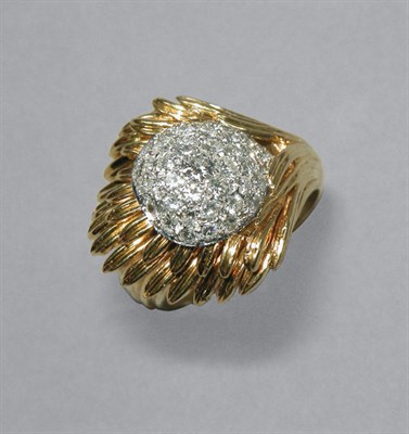 Lot 329 - Gold & Diamond Ring