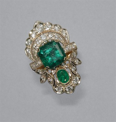 Lot 315 - Emerald & Diamond Ring