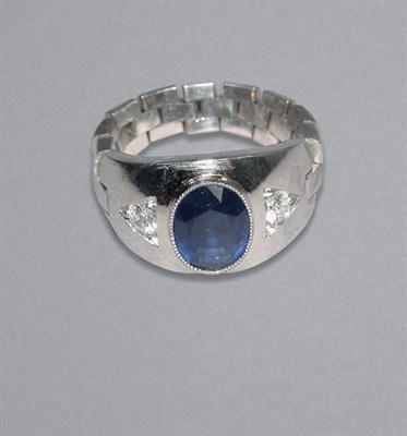 Lot 331 - Sapphire & Diamond Ring