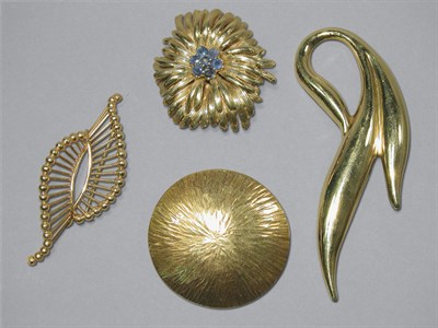 Lot 367 - Four Gold Pins
