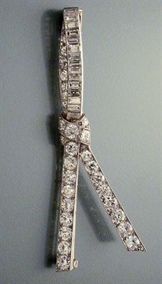 Lot 507 - Art Deco Diamond Bow Pin