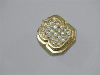 Lot 425 - Gold & Diamond Ring