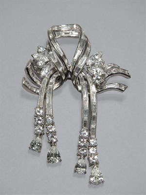 Lot 406 - Diamond Brooch