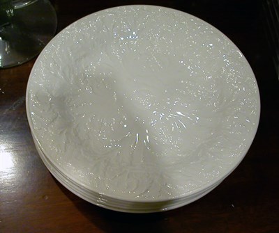 Lot 1117 - Twelve Wedgwood Pottery Dinner Plates
