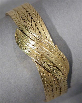 Lot 420 - Gold Bracelet Watch