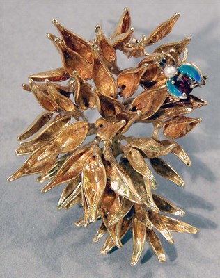 Lot 584 - Gold Leaf Clip Brooch