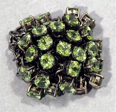 Lot 447 - Blackened White Gold and Peridot Chain Ring