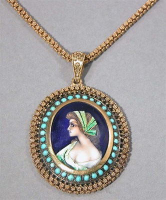 Lot 461 - Gold Chain and Pendant