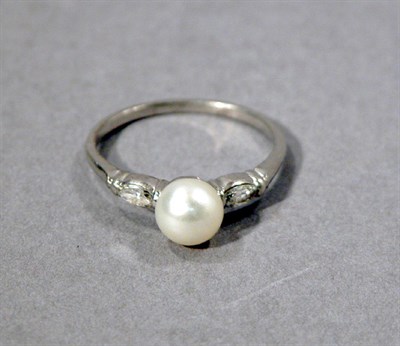 Lot 469 - Pearl and Diamond Ring