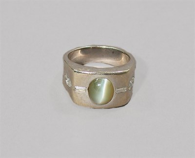 Lot 394 - Gentleman's Chrysoberyl Cat's-Eye and Diamond Ring