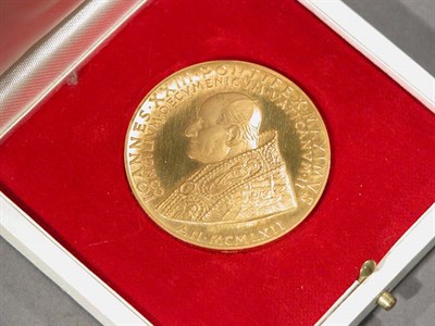 Lot 295 - Gold Medallion