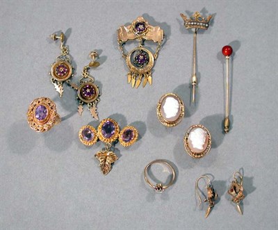 Lot 504 - Group of Antique Jewelry