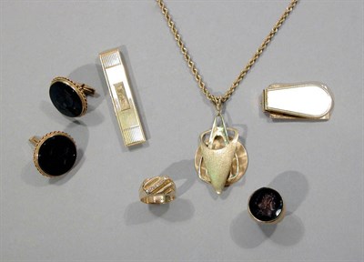 Lot 121 - Group of Jewelry