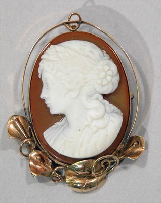 Lot 183 - Hardstone Cameo Brooch