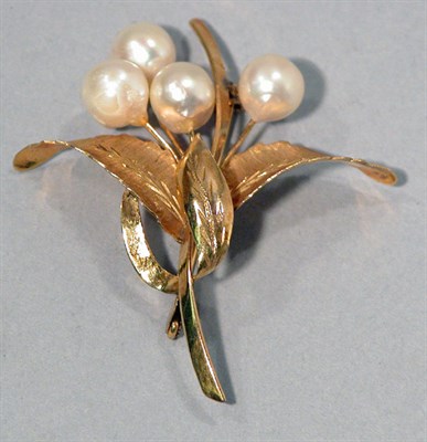Lot 218 - Gold and Cultured Pearl Brooch
