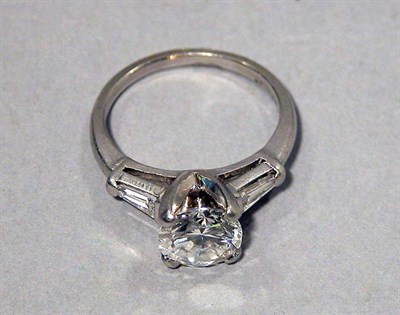 Lot 220 - Diamond Ring