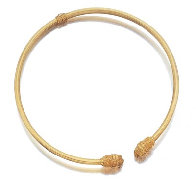 Lot 455 - Gold Choker Necklace