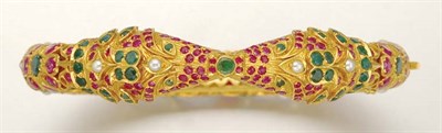 Lot 1013 - Indian Gold, Gem-Set and Split Pearl Bangle