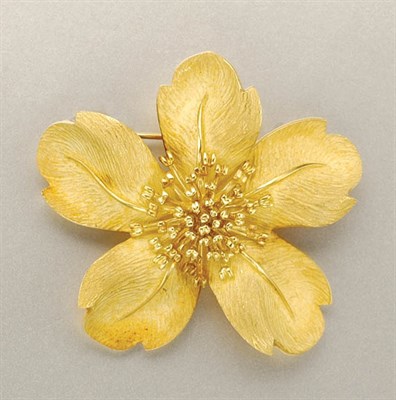 Lot 1152 - Gold Flower Brooch