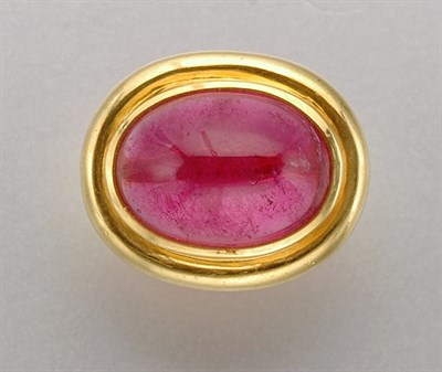 Lot 1390 - Gold and Cabochon Rubellite Ring