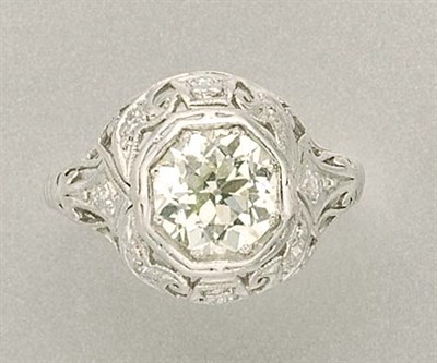 Lot 1360 - Diamond Ring