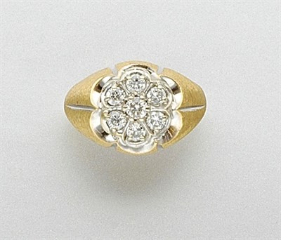 Lot 44 - Gentleman's Gold and Diamond Cluster Ring