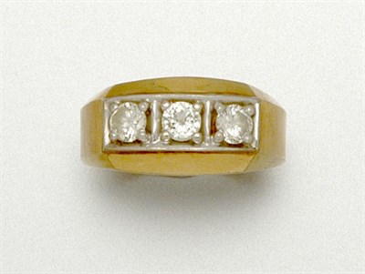 Lot 114 - Gentleman's Gold and Diamond Ring