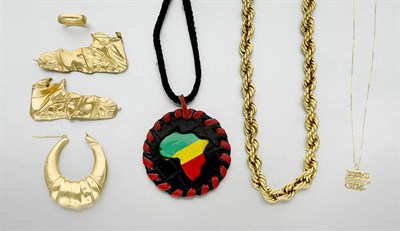 Lot 147 - Group of Assorted Gold and Metal Scrap Jewelry