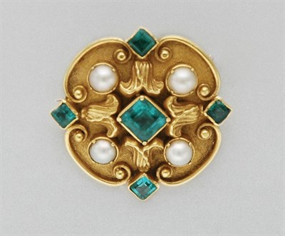 Lot 3126 - Antique Gold, Emerald and Pearl Brooch